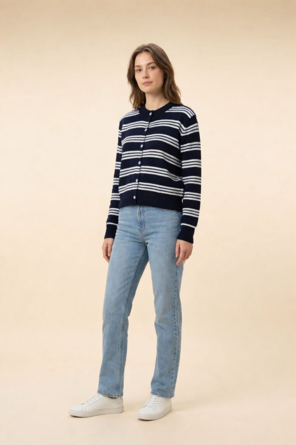 AI로 생성한 멀티 스트라이프 가디건 모델컷 이미지