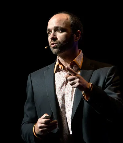 조 풀리지는 최신 베스트셀러인 '번 더 플레이북'의 저자이자 콘텐츠 마케팅 연구소와 더 틸트의 설립자다.